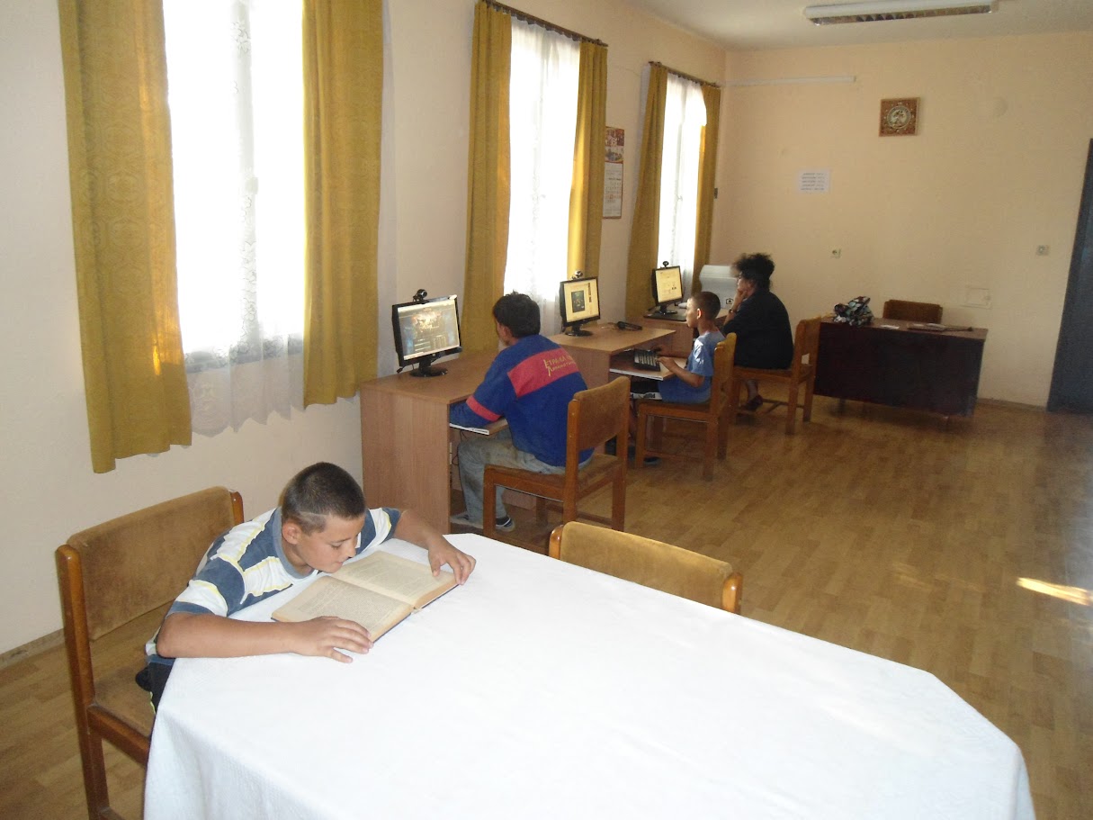 Читатели в библиотеката